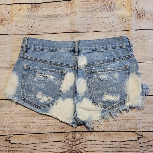 Bullhead Bleached Denim Shorts-SLOUCHY SHORT - Picture 2 of 10